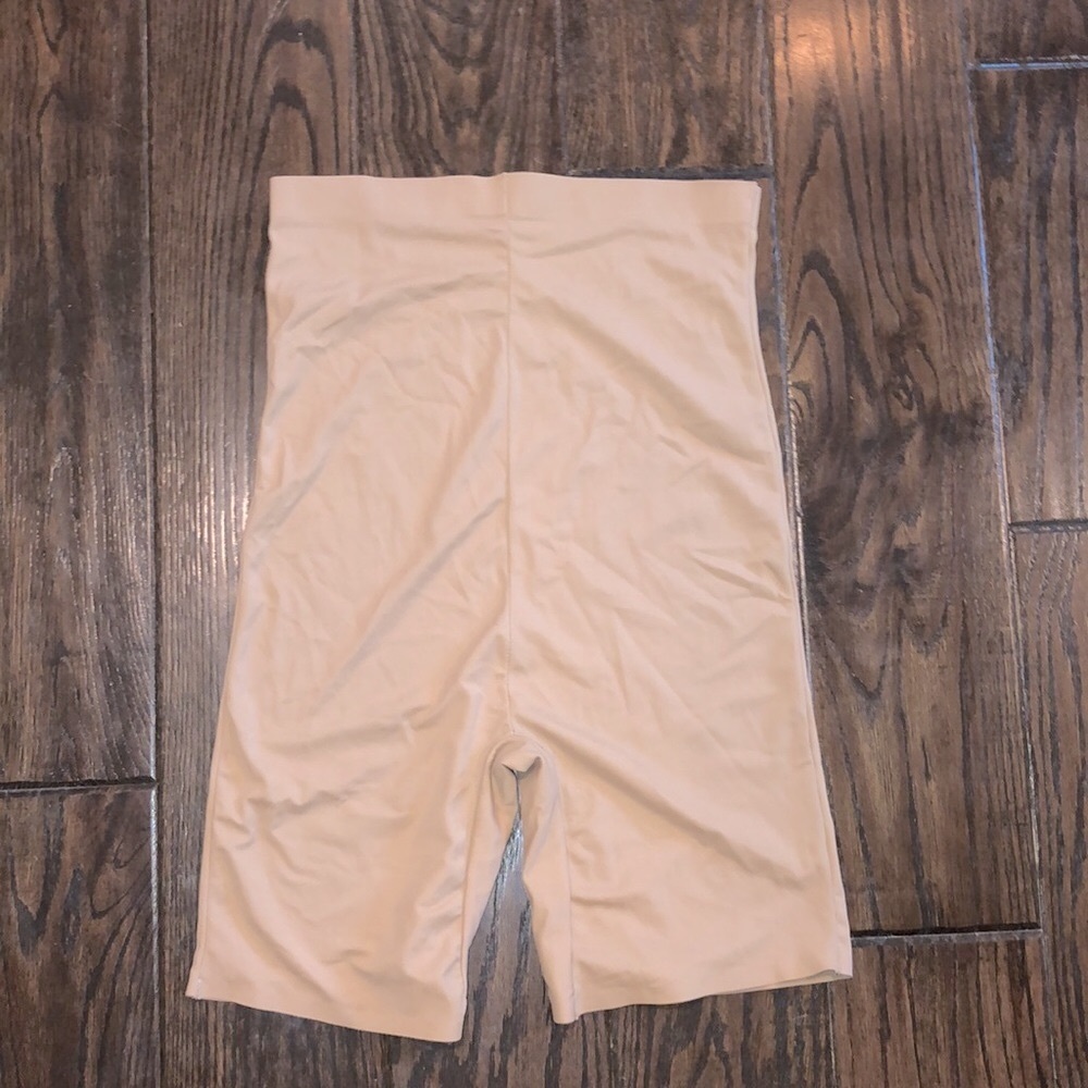 ANNE KLEIN nude shape-wear shorts size large - Picture 4 of 4